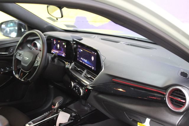 Used 2024 Chevrolet Trax RS w/ Sunroof Package FWD image 12