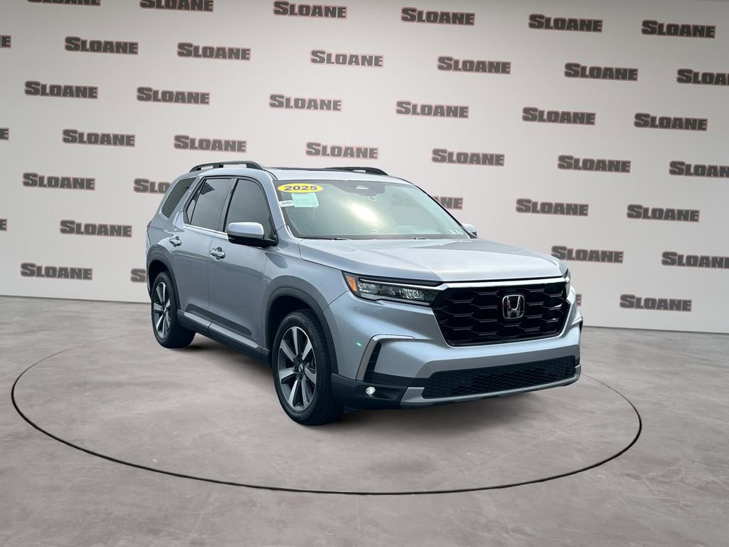 Used 2025 Honda Pilot Touring image 8