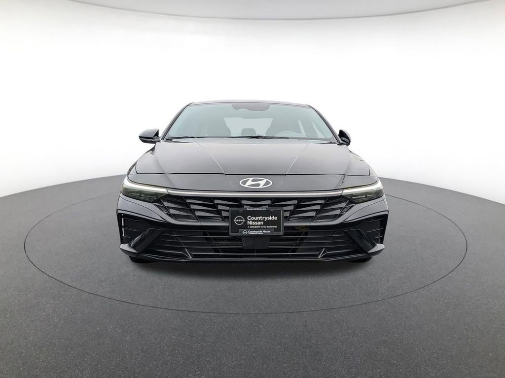 Used 2025 Hyundai Elantra SEL FWD image 2
