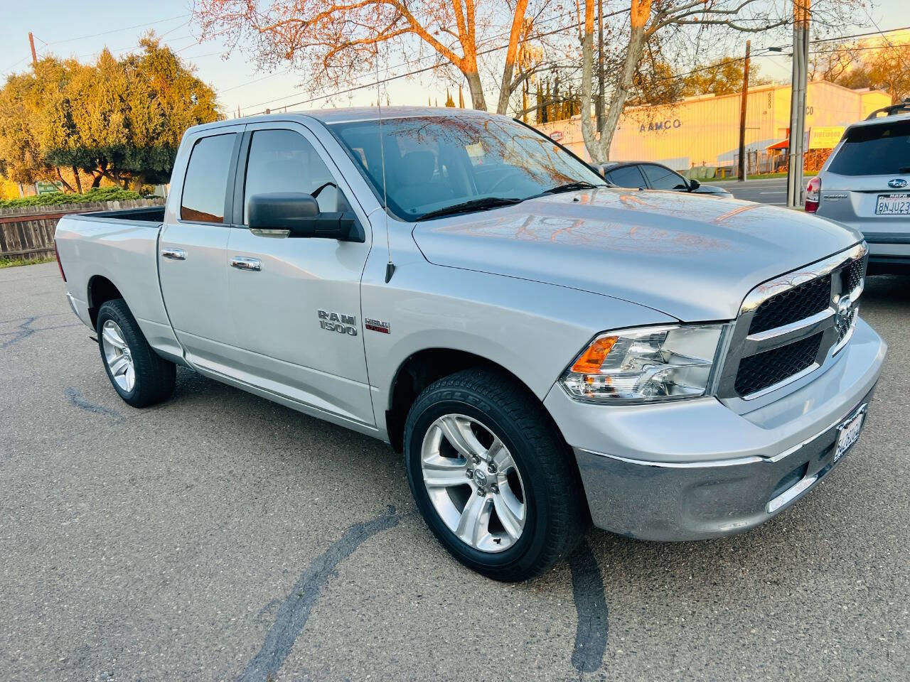 Used 2018 RAM 1500 Classic SLT AWD/4WD image 2