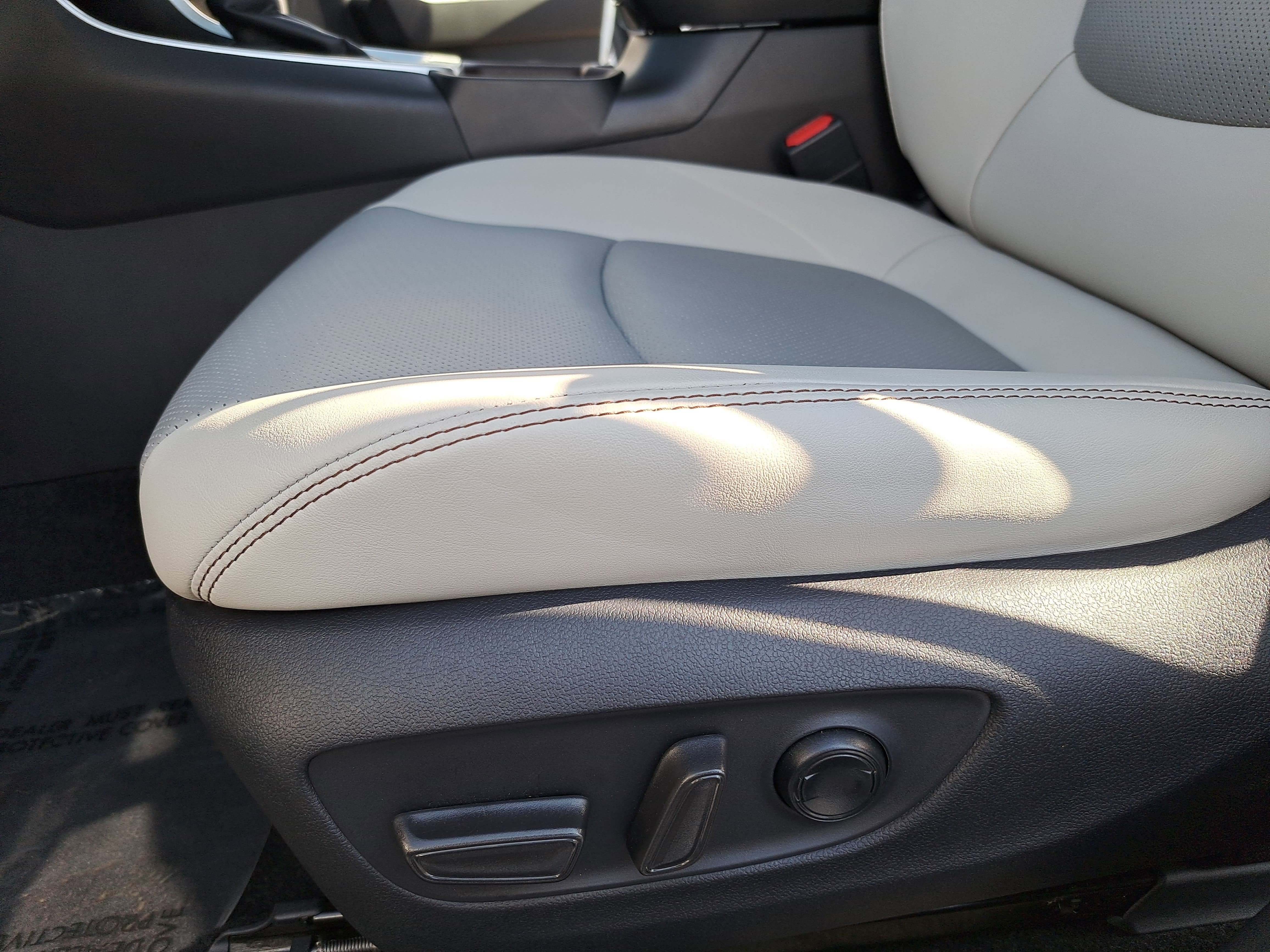 Used 2024 Toyota RAV4 Limited w/ Advanced Technology Package image 29