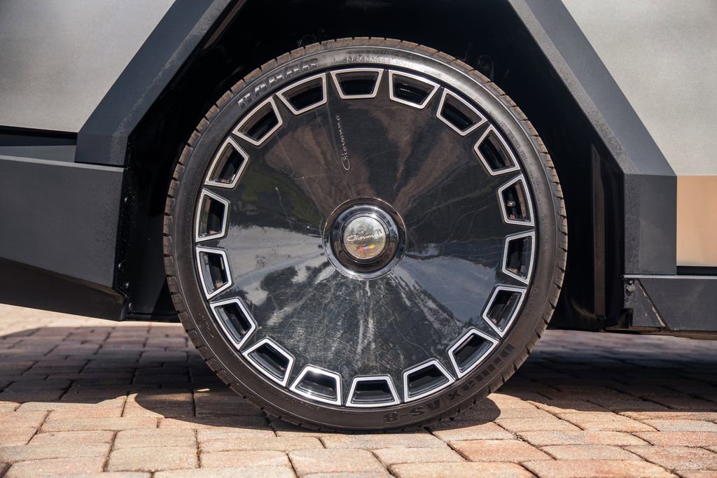 Used 2024 Tesla Cybertruck AWD Crew Cab image 13