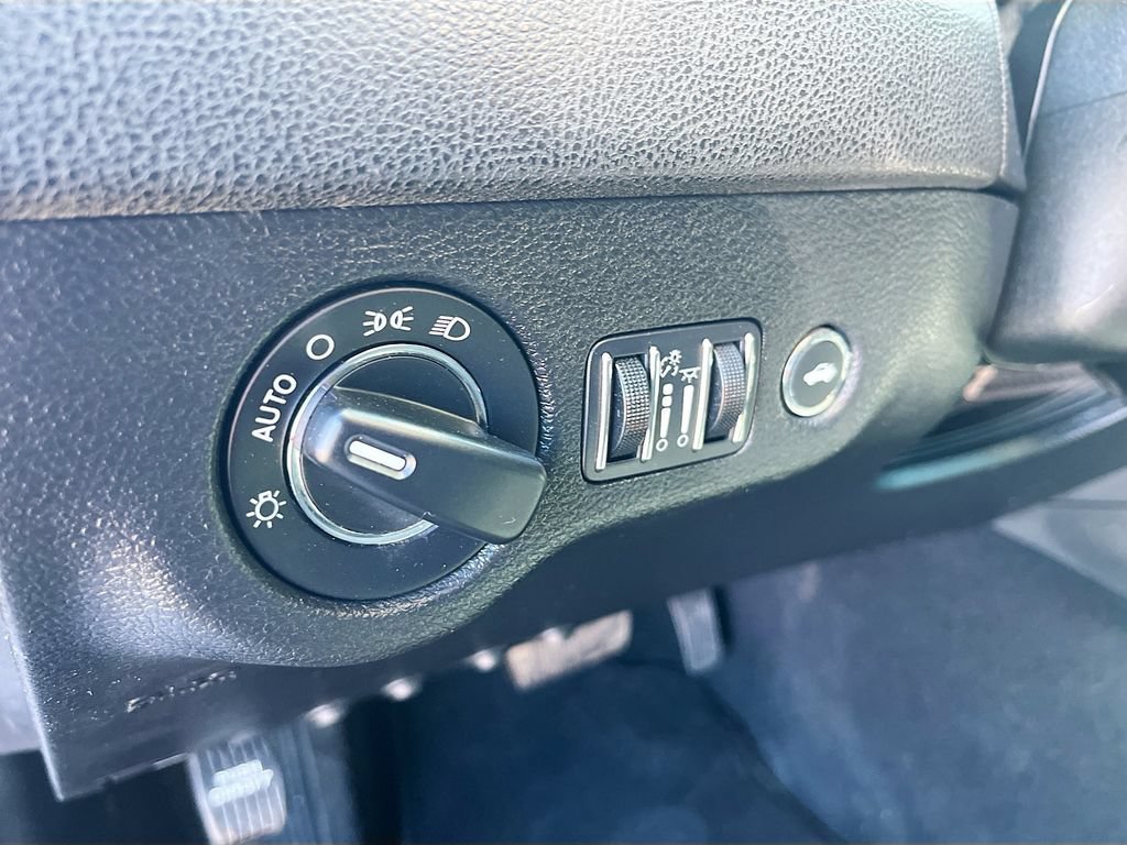 Used 2022 Chrysler 300 Touring w/ Sport Appearance Package RWD image 10
