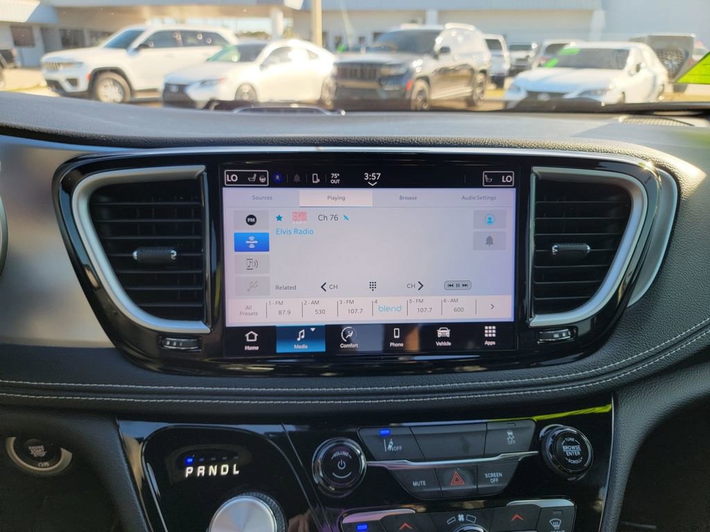 Used 2022 Chrysler Pacifica Touring-L w/ S Appearance Package image 21