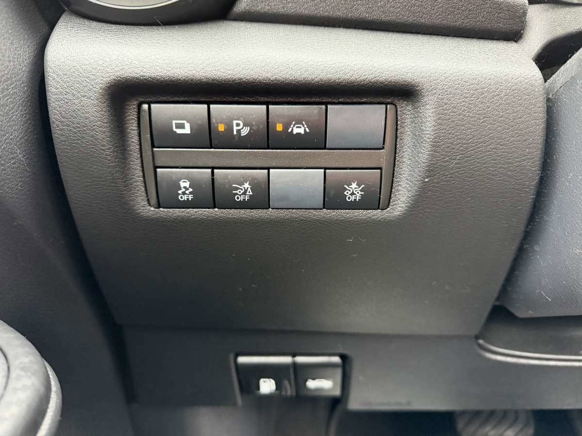 Used 2020 Nissan Versa S image 23