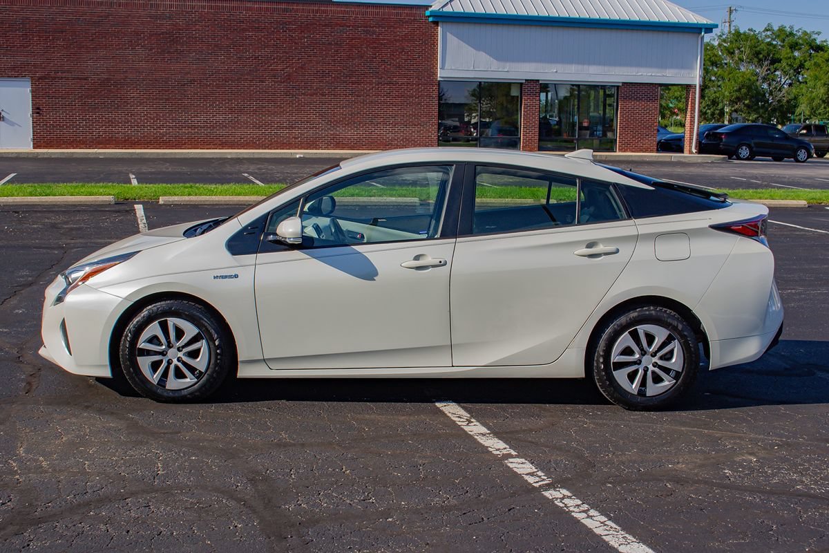 Used 2016 Toyota Prius Four FWD image 5