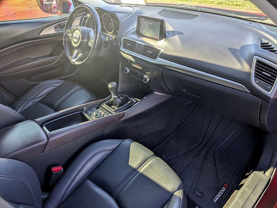 Used 2018 MAZDA MAZDA3 Touring image 32