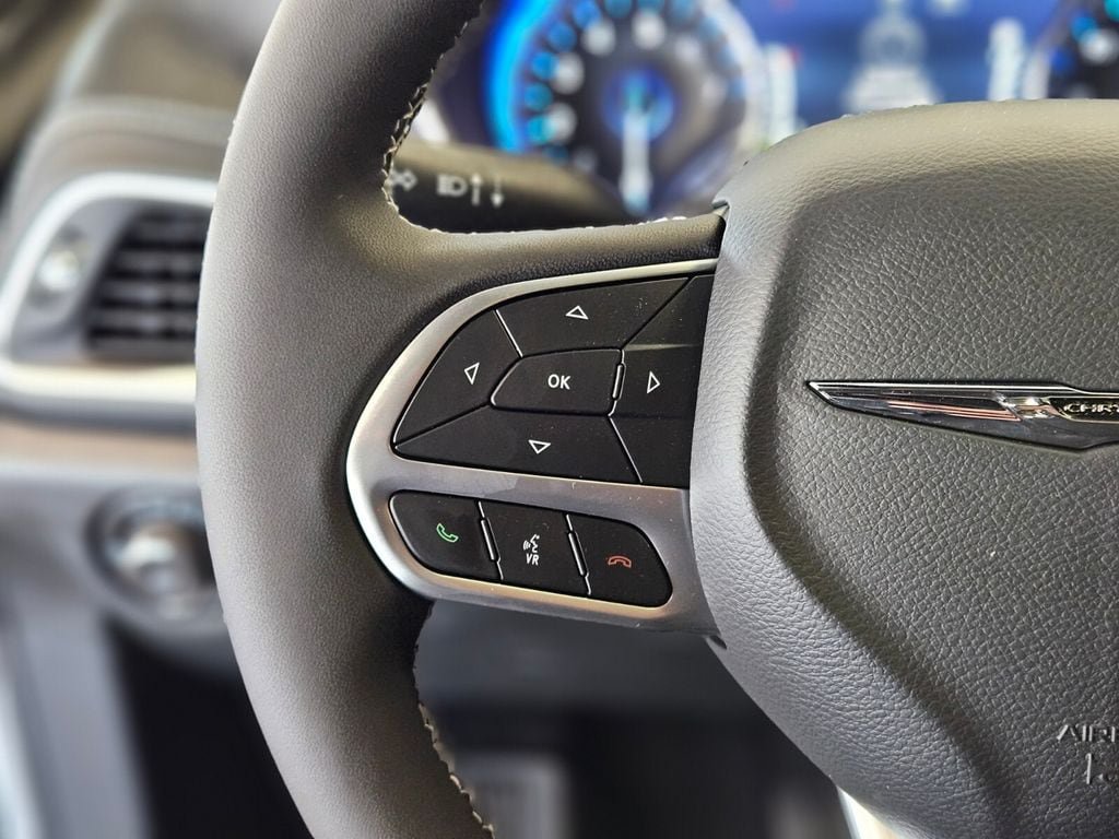 New 2025 Chrysler Pacifica Select w/ Fav Edition Package FWD image 26