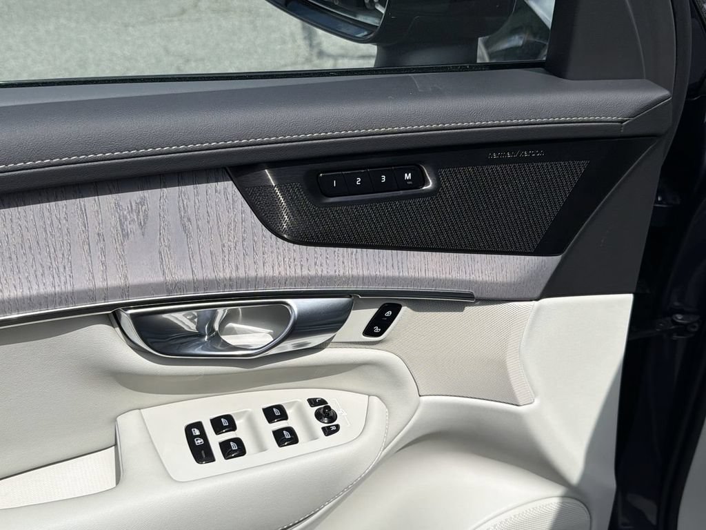 New 2026 Volvo XC90 B6 Ultra w/ Protection Package Premier AWD/4WD image 16
