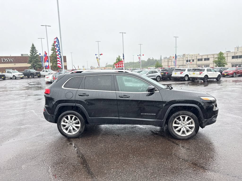 Used 2014 Jeep Cherokee Limited w/ Luxury Group AWD/4WD image 5