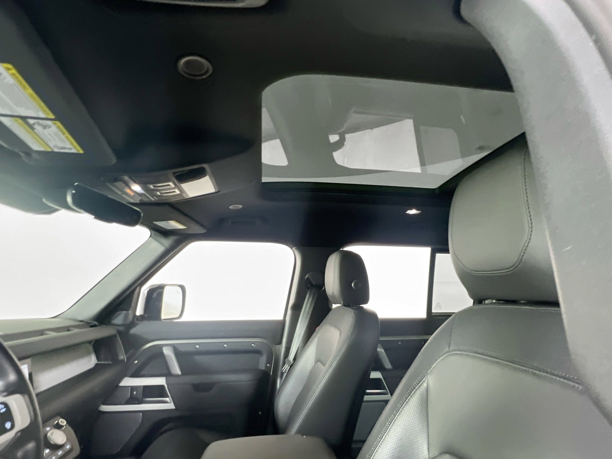 Used 2024 Land Rover Defender 110 X-Dynamic SE image 23