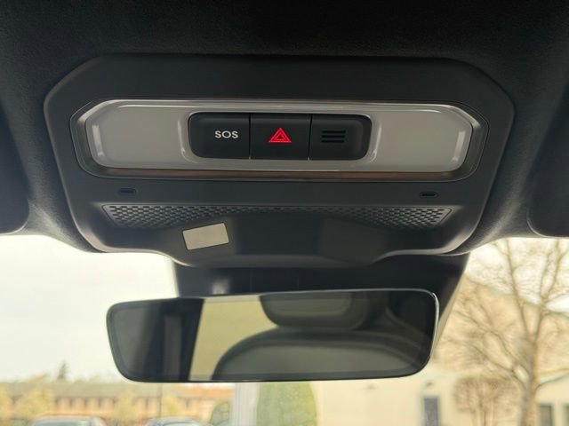 Used 2022 Rivian R1T Adventure image 39