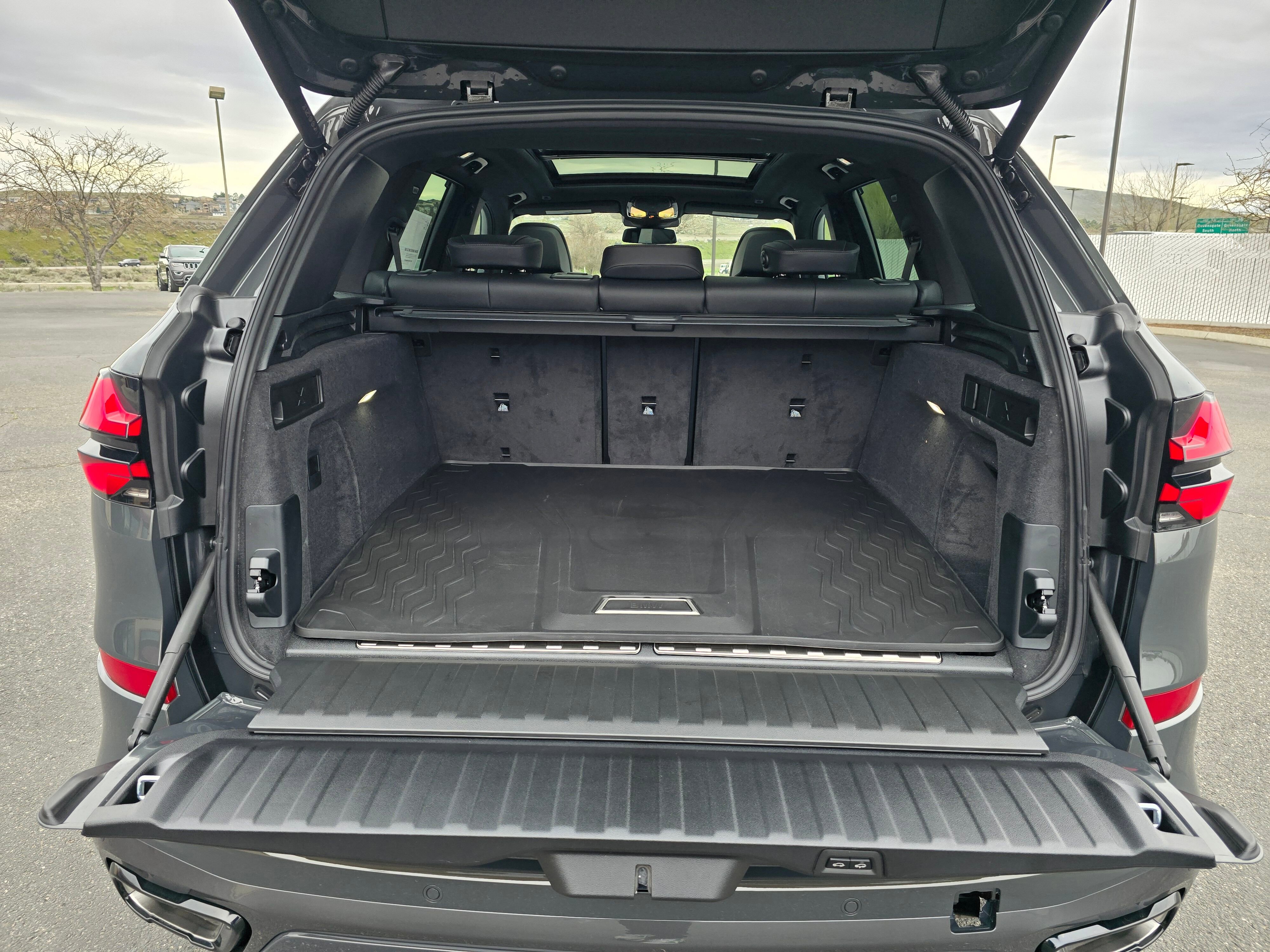 New 2026 BMW X5 xDrive50e w/ Executive Package image 30