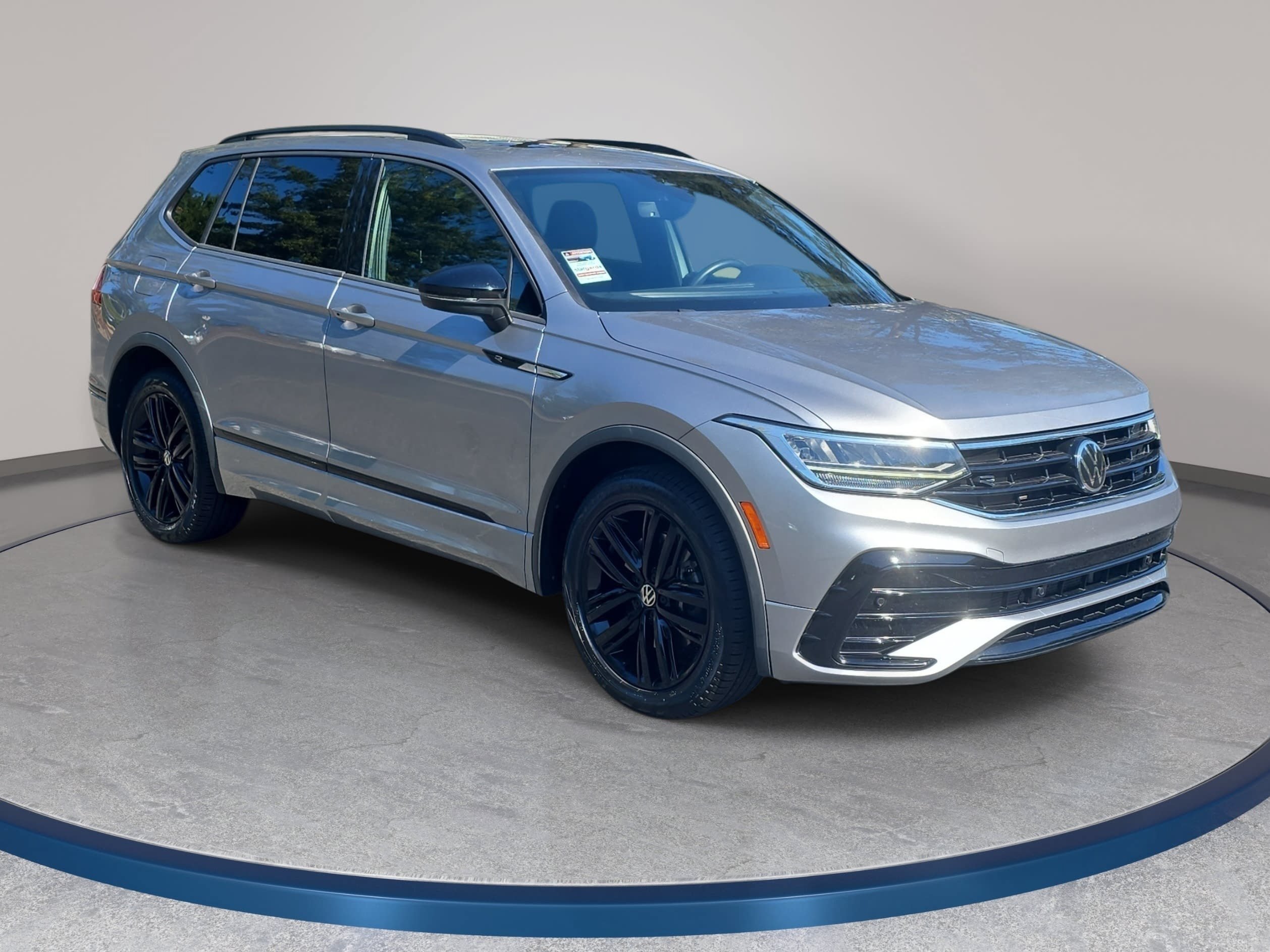 Certified 2022 Volkswagen Tiguan SE R-Line FWD image 3