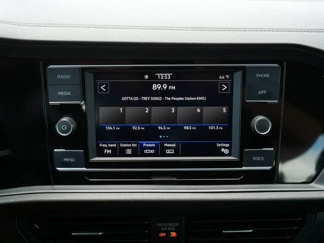 Certified 2022 Volkswagen Jetta SE FWD image 28