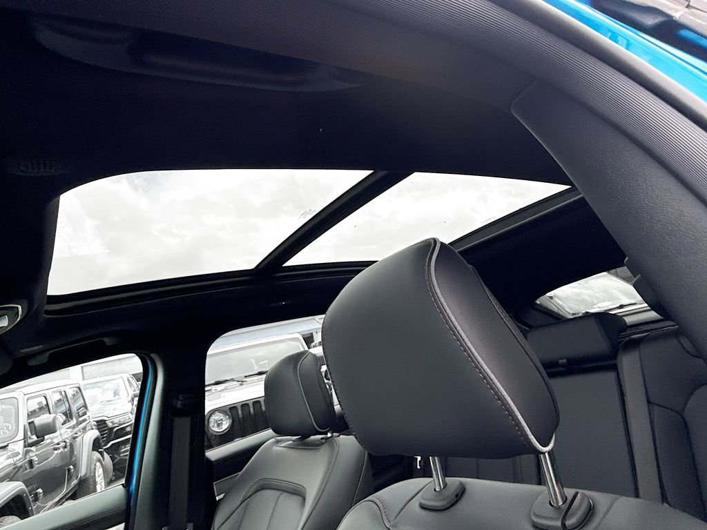 Used 2025 Jeep Wagoneer S Limited AWD/4WD image 24