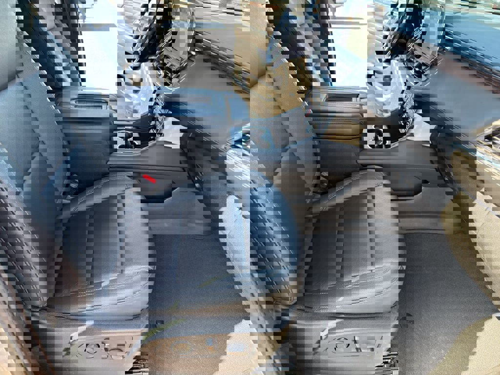 Used 2024 Chevrolet Suburban LT image 31