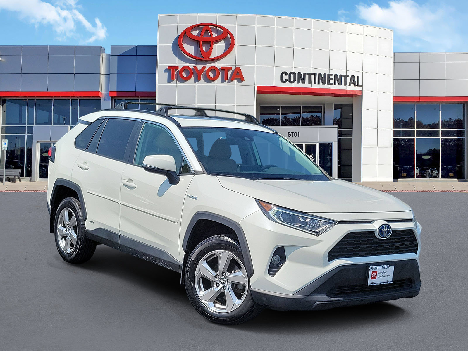 Certified 2021 Toyota RAV4 XLE Premium AWD/4WD image 2