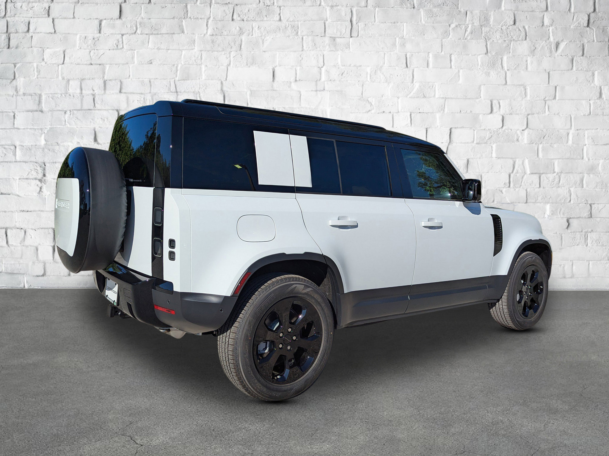 New 2026 Land Rover Defender 110 S image 5