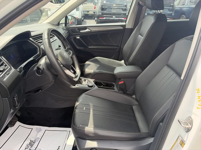 Used 2023 Volkswagen Tiguan SE AWD/4WD image 9