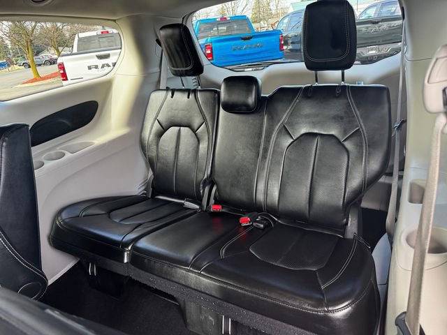 Certified 2024 Chrysler Pacifica Select image 19