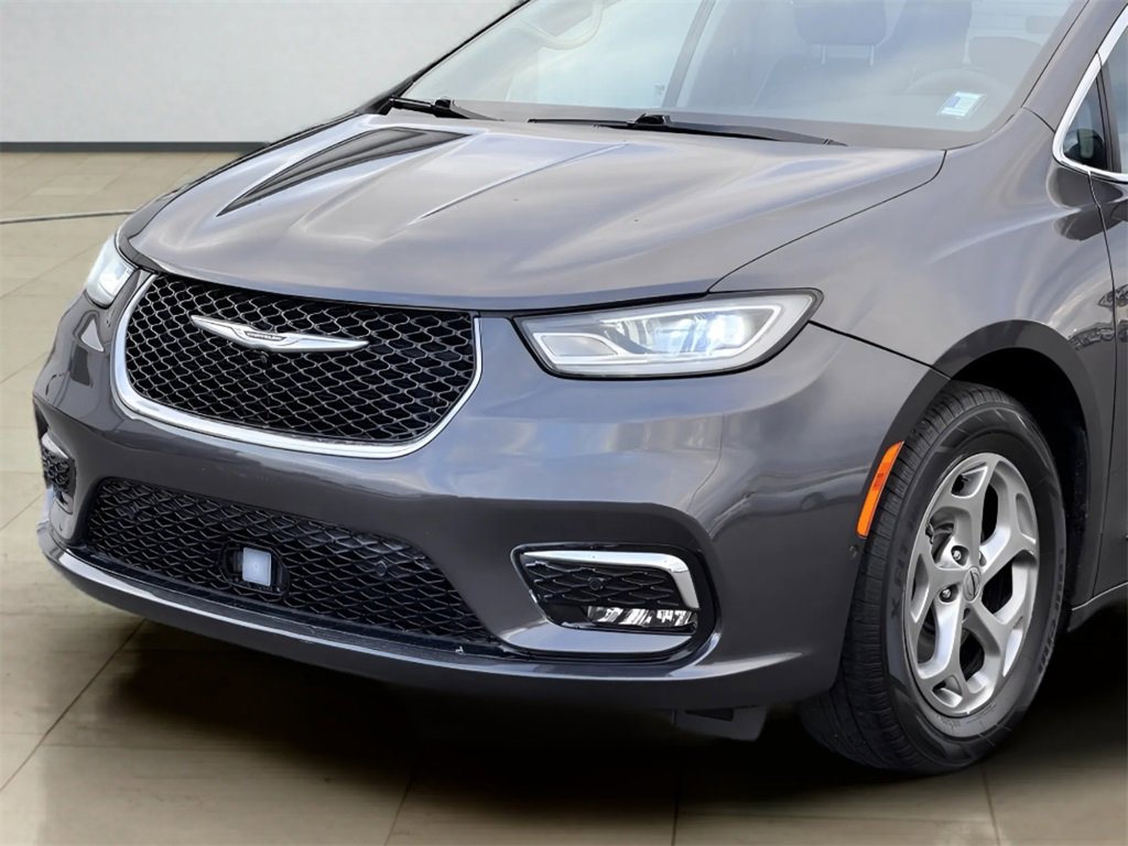 Used 2022 Chrysler Pacifica Limited image 41