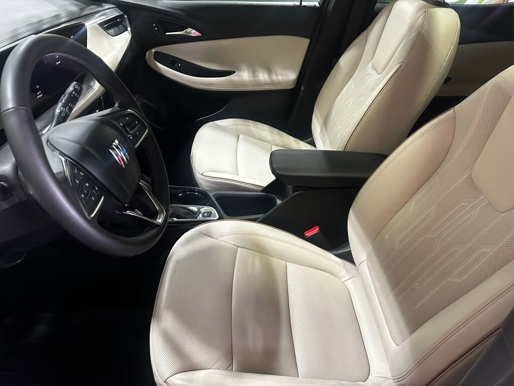 Used 2025 Buick Encore GX Avenir w/ Avenir Convenience Package image 6