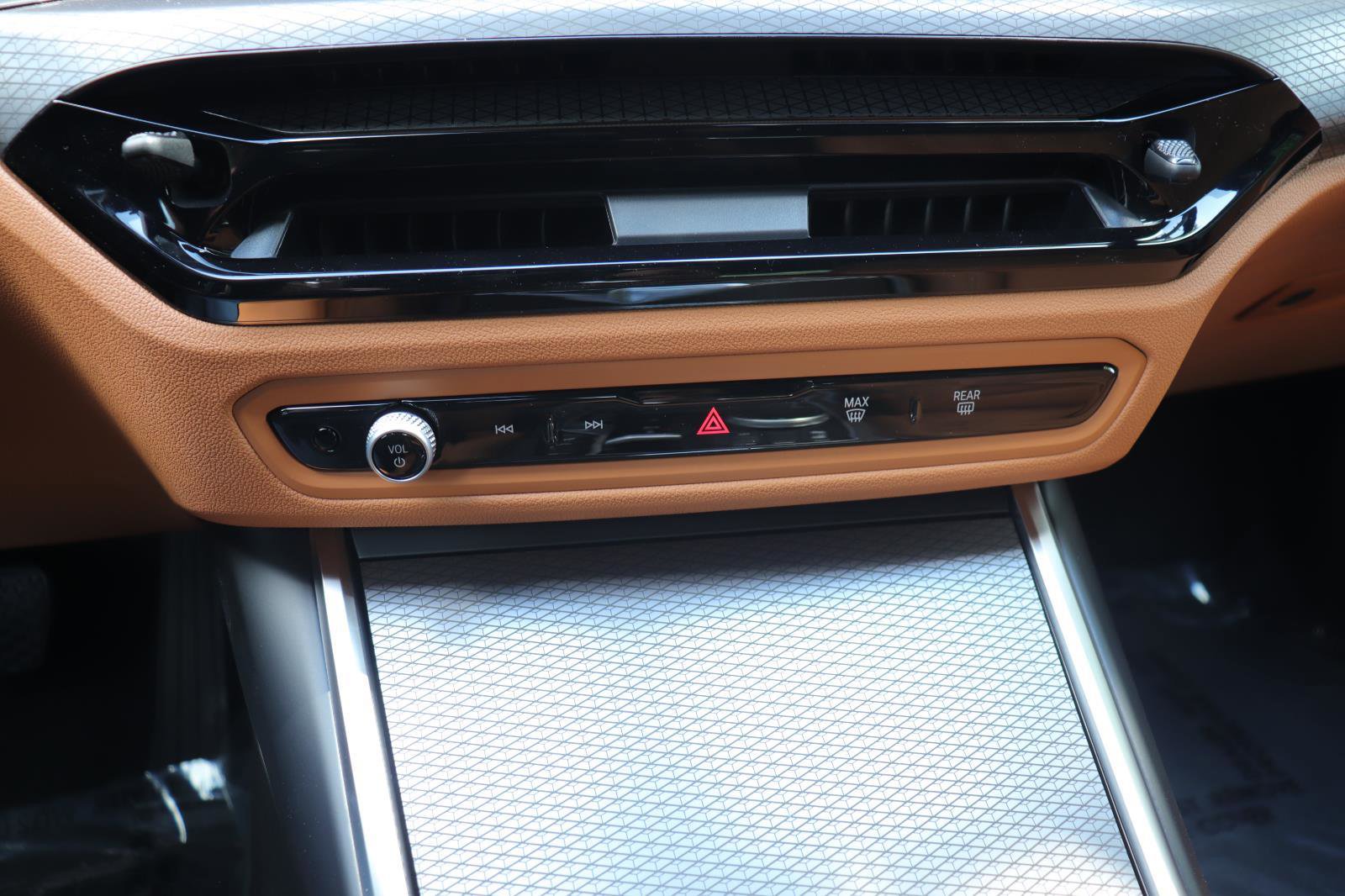 New 2025 BMW 330i Sedan w/ Convenience Package image 35