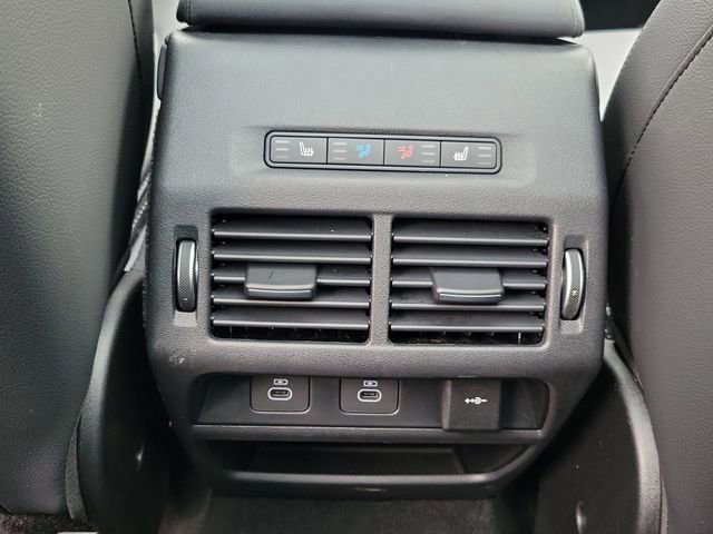 Used 2025 Land Rover Discovery Sport Dynamic SE image 17