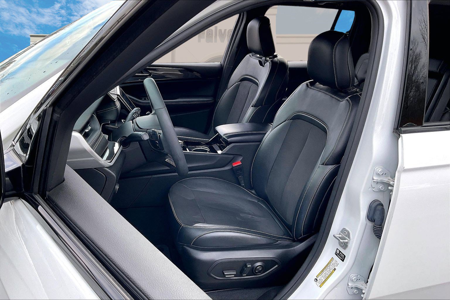 Certified 2023 Jeep Grand Cherokee Altitude image 22