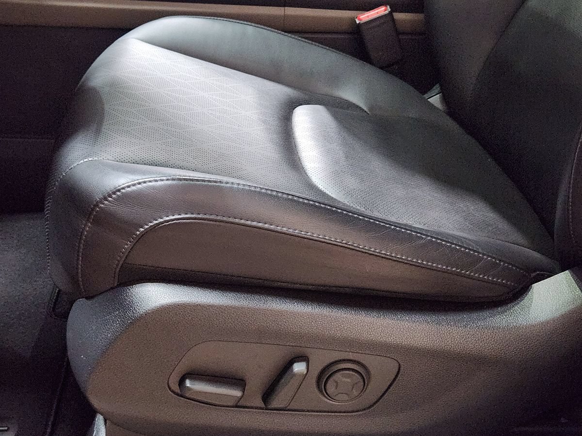 Used 2025 Kia Carnival SX FWD image 44