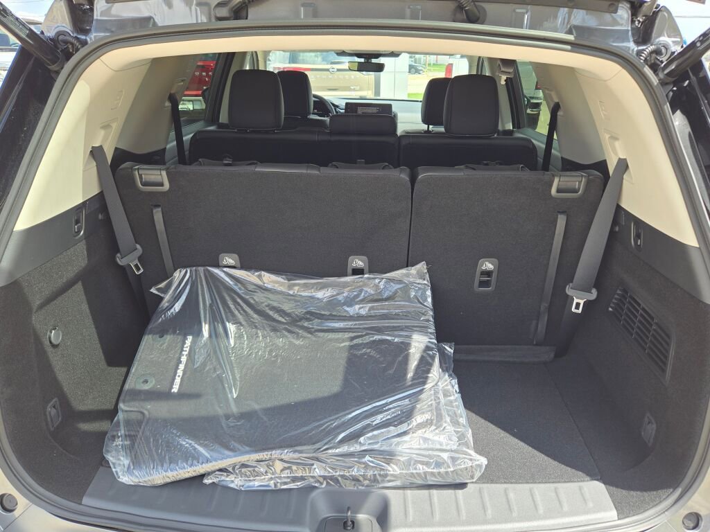 New 2026 Nissan Pathfinder SL AWD/4WD image 13