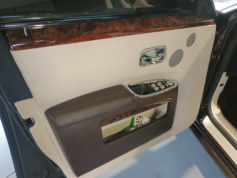 Used 2013 Rolls-Royce Ghost RWD image 16
