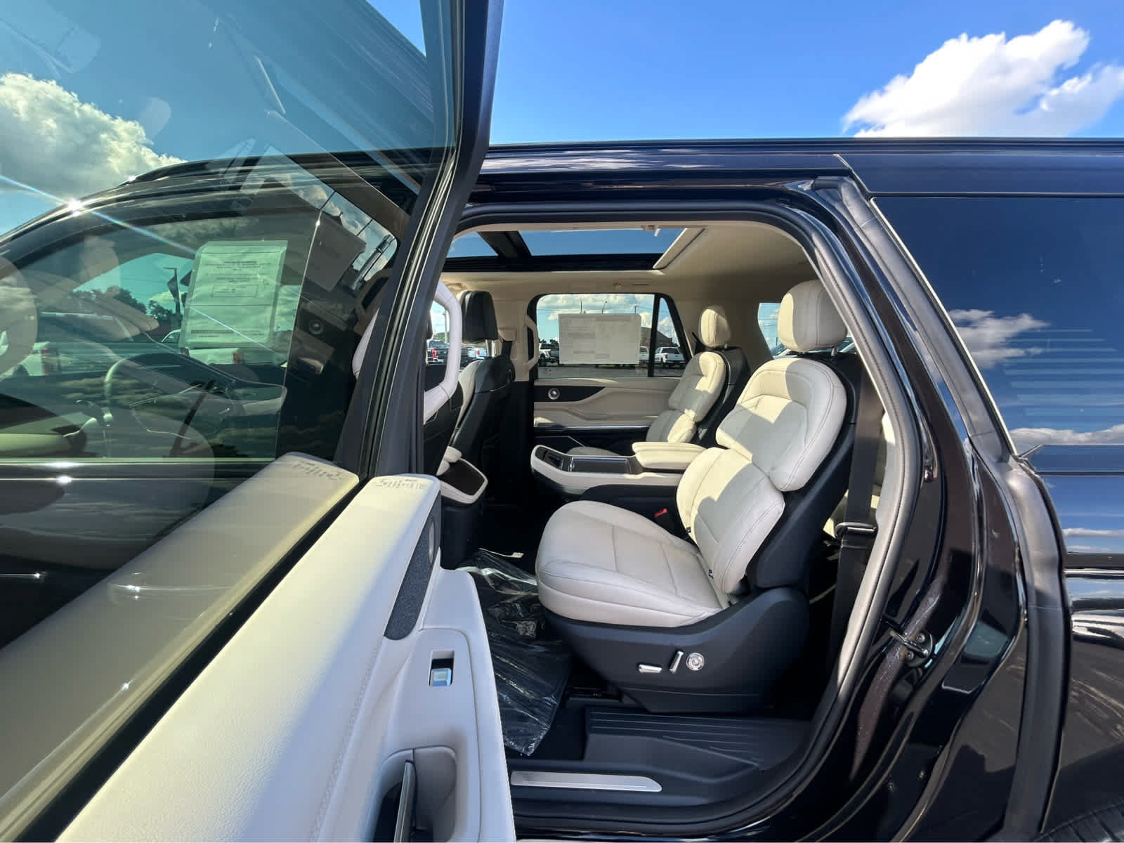 New 2027 Lincoln Navigator L Reserve w/ Jet Appearance Package AWD/4WD image 14
