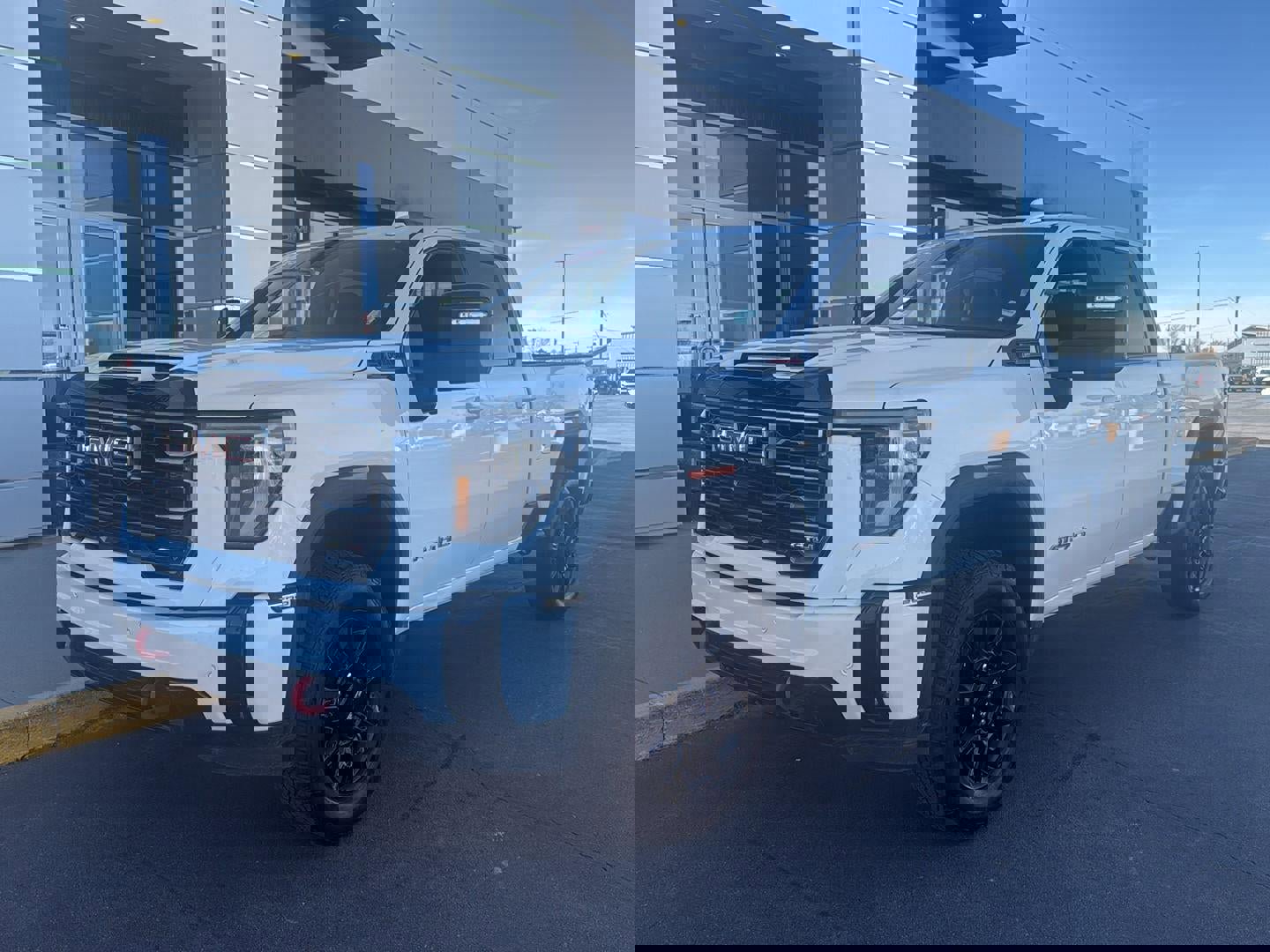 Used 2025 GMC Sierra 2500 AT4 image 9