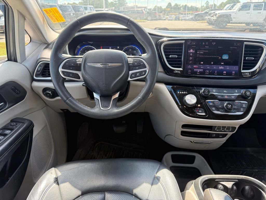 Used 2022 Chrysler Pacifica Touring-L FWD image 8