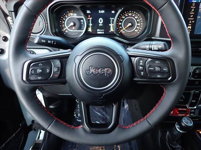 Used 2024 Jeep Gladiator Rubicon w/ Technology Group AWD/4WD image 11