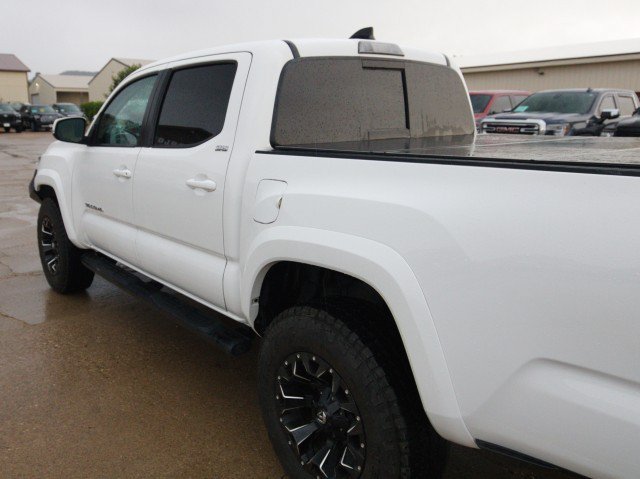 Used 2023 Toyota Tacoma SR5 AWD/4WD image 9