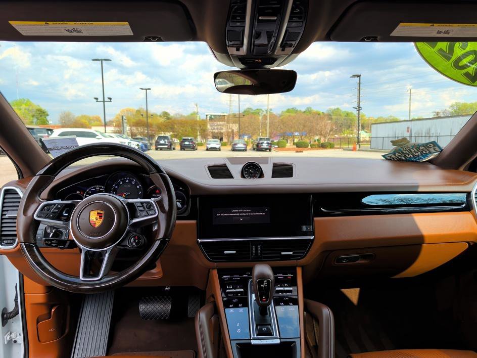 Used 2022 Porsche Cayenne Coupe image 11