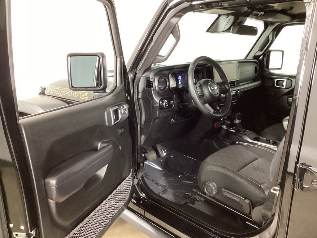 Used 2026 Jeep Gladiator Mojave AWD/4WD image 11