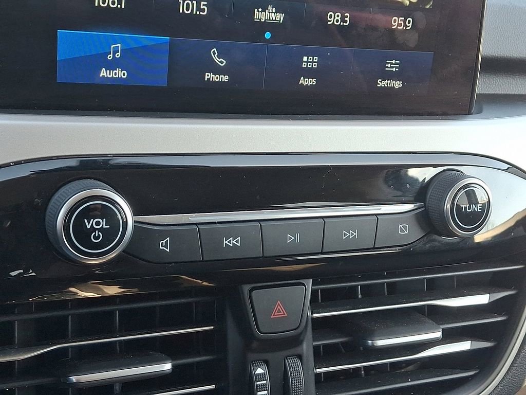 Certified 2022 Ford Escape SE w/ Cold Weather Package image 17