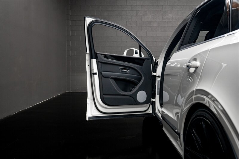 Used 2024 Bentley Bentayga AWD/4WD image 26