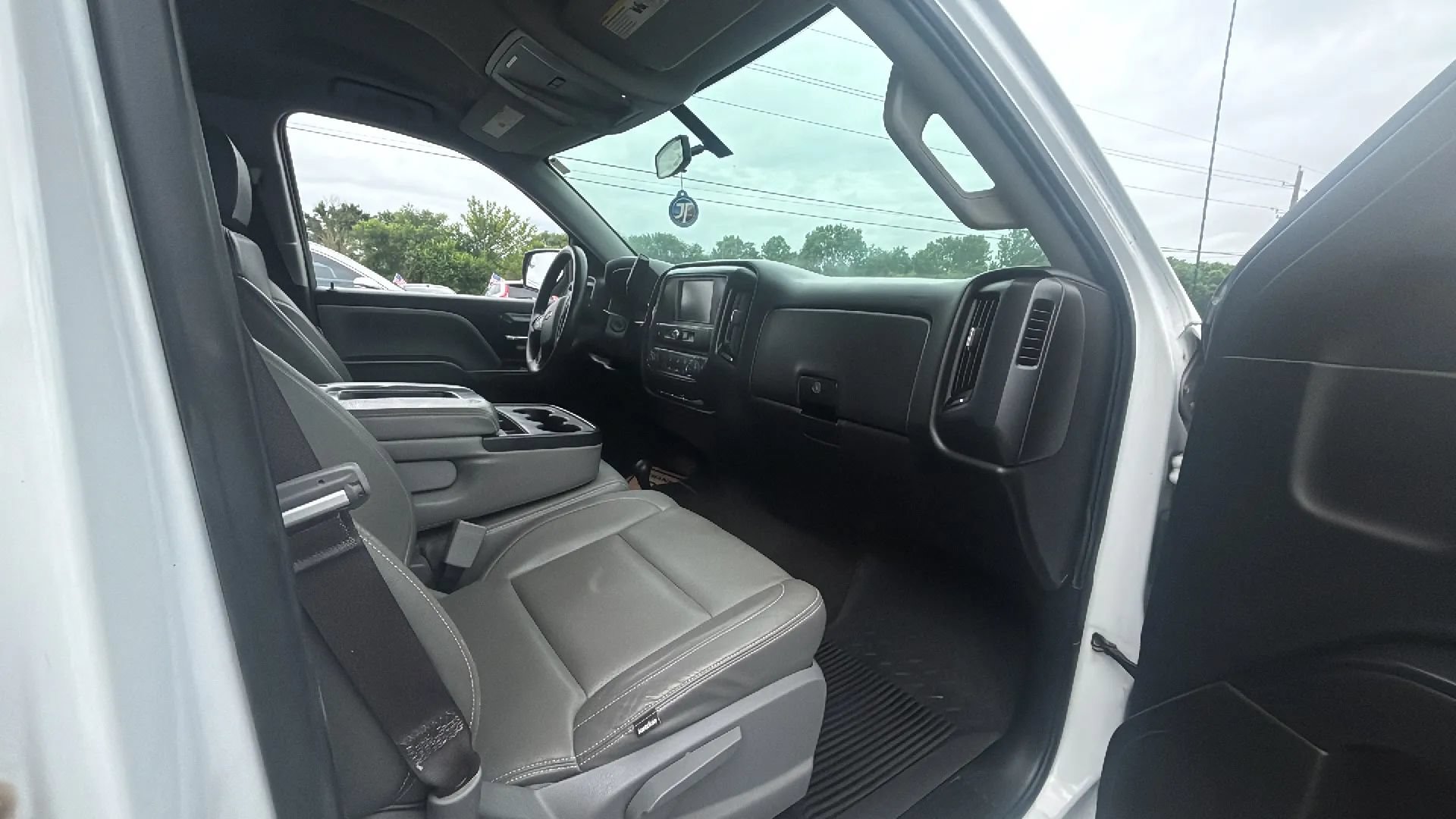 Used 2017 Chevrolet Silverado 1500 Custom w/ Custom Convenience Package AWD/4WD image 11