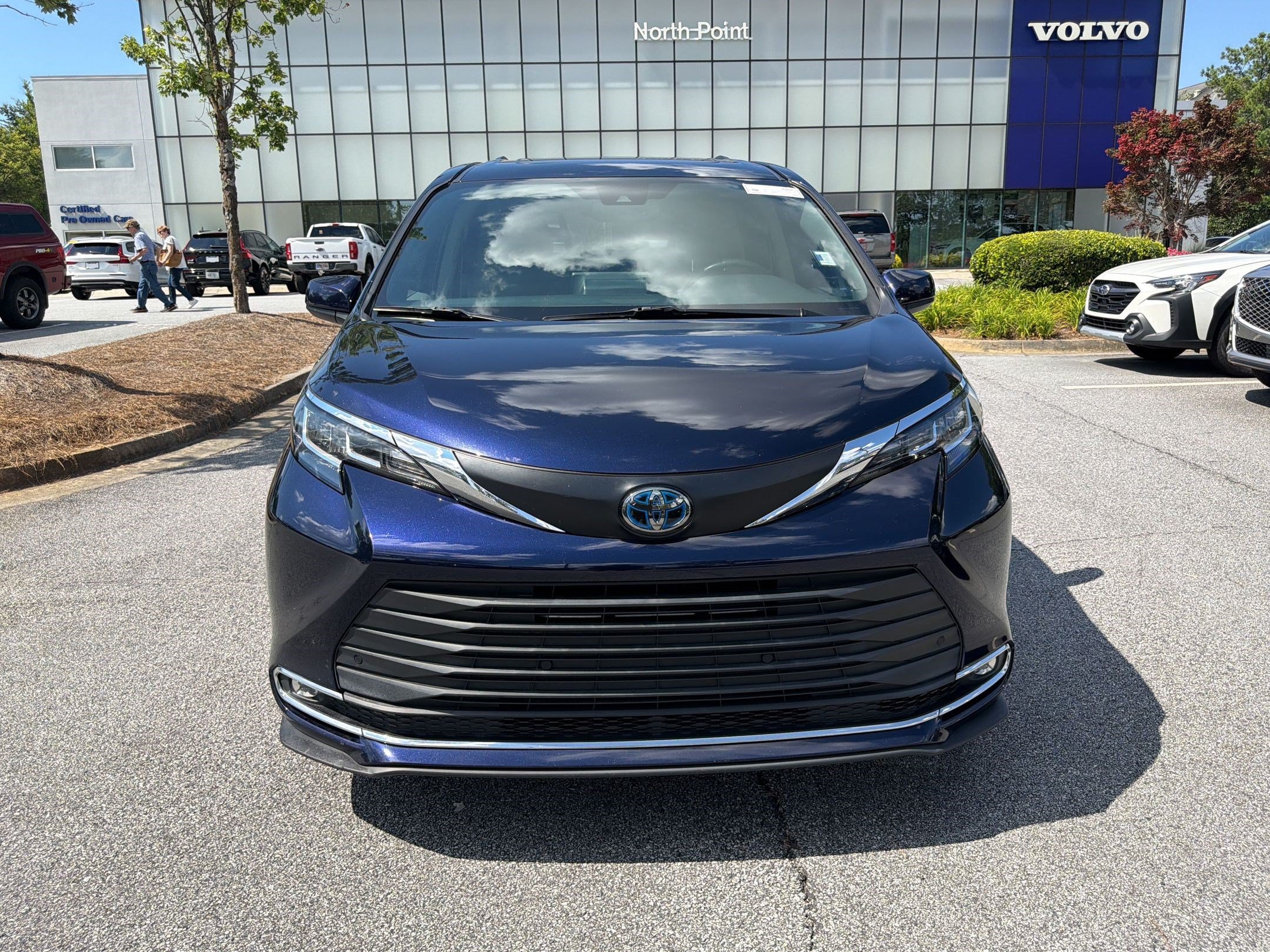 Used 2021 Toyota Sienna XLE FWD image 6