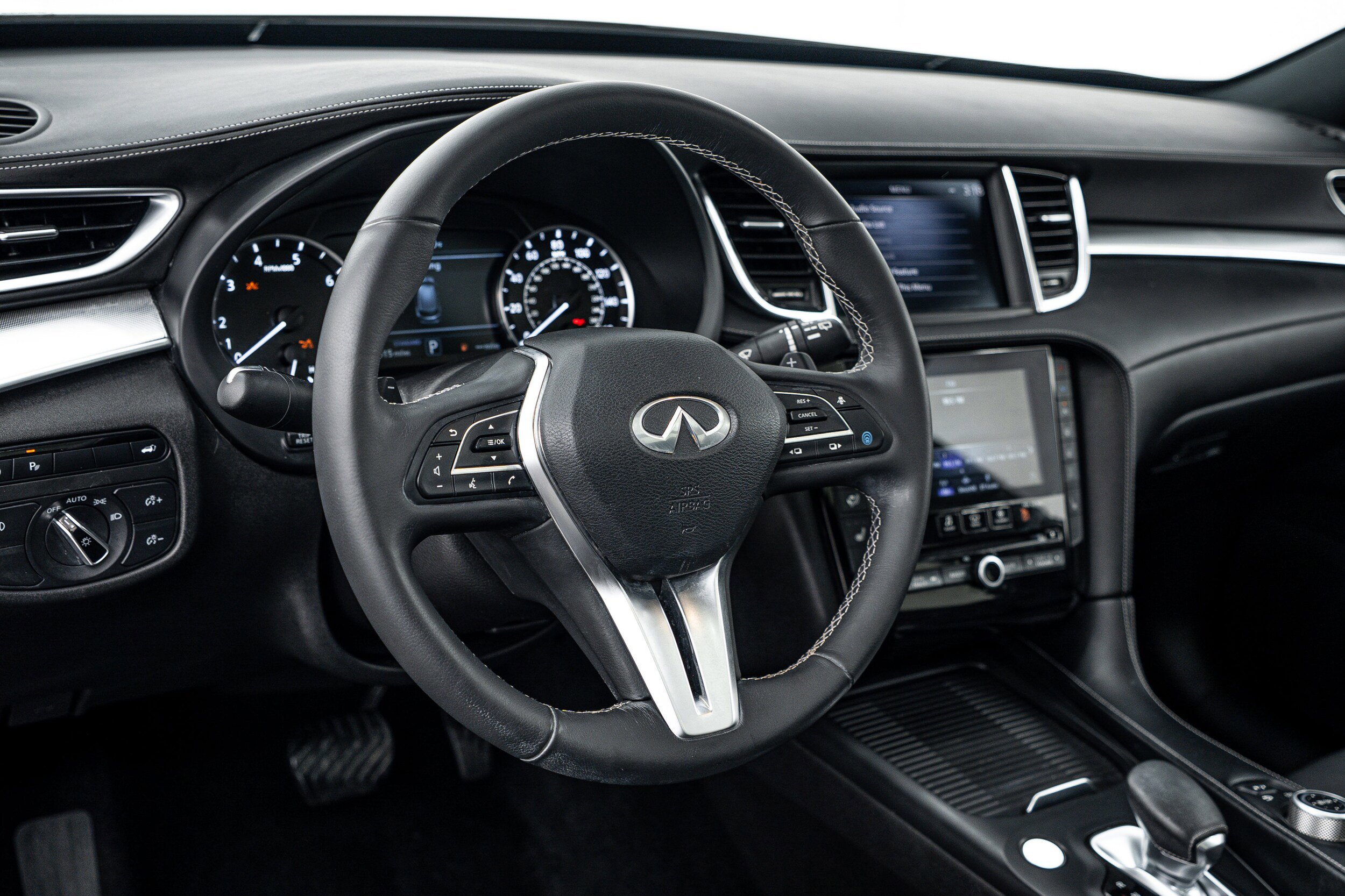 Used 2021 INFINITI QX50 Luxe w/ Appearance Package AWD/4WD image 12