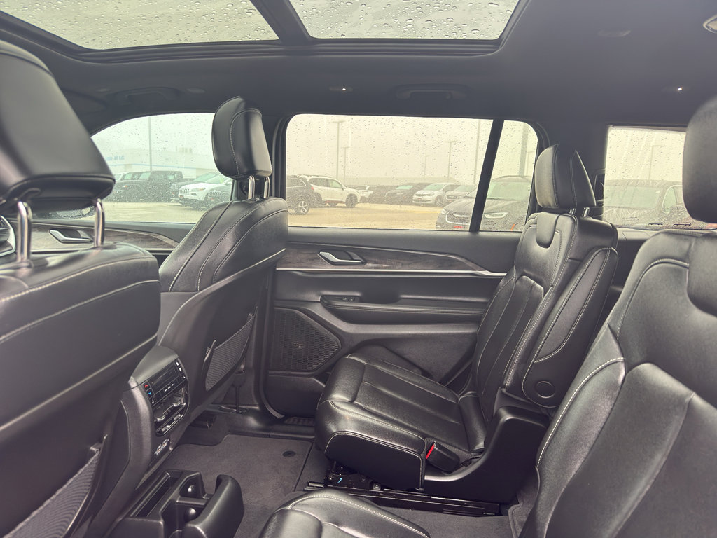 Used 2024 Jeep Grand Cherokee L Limited image 34