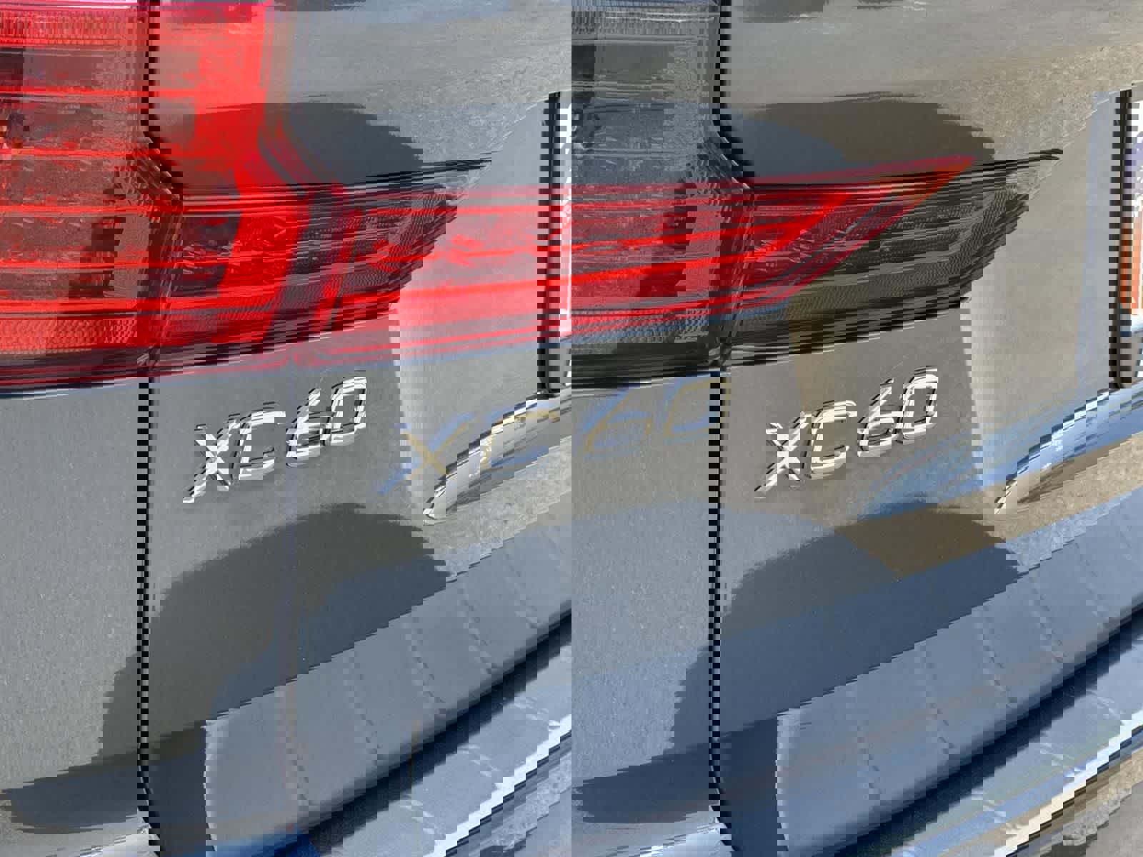 Used 2023 Volvo XC60 B5 Plus image 34