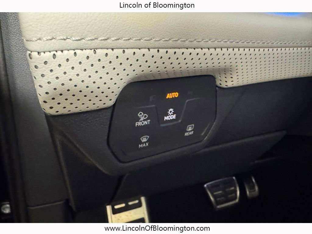 Used 2025 Volkswagen Atlas Cross Sport SEL Premium R-Line image 41