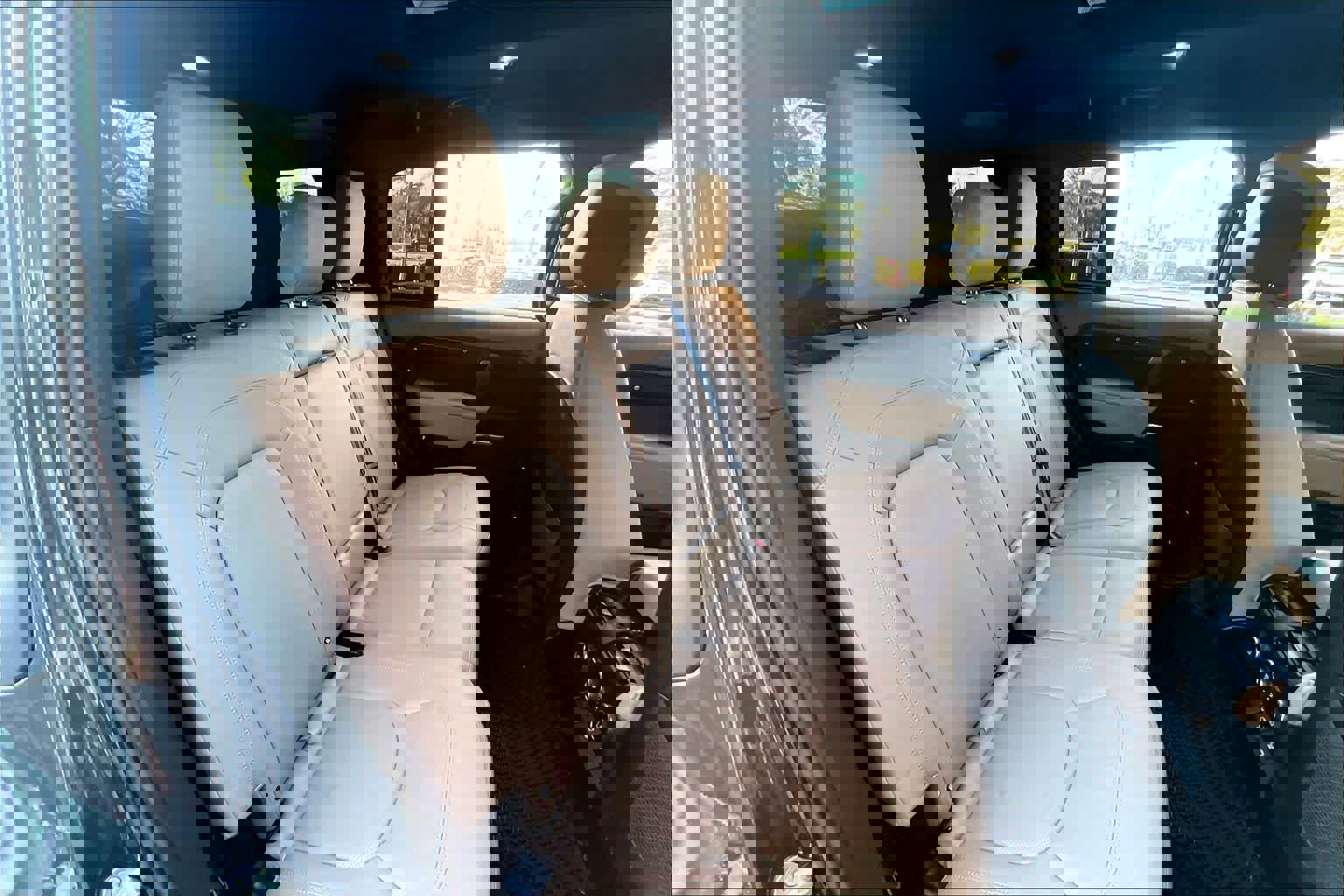 Used 2025 Land Rover Defender 110 X-Dynamic SE image 20