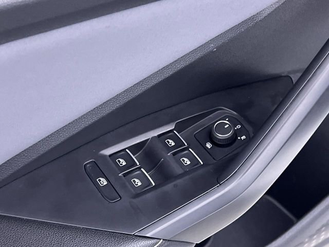 Used 2025 Volkswagen Jetta SE w/ Sunroof Package image 13